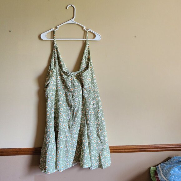 SHEIN Plus Tie Front Ruffle Hem Ditsy Floral Peekaboo Dress Size 4XL NWOT - Picture 5 of 6